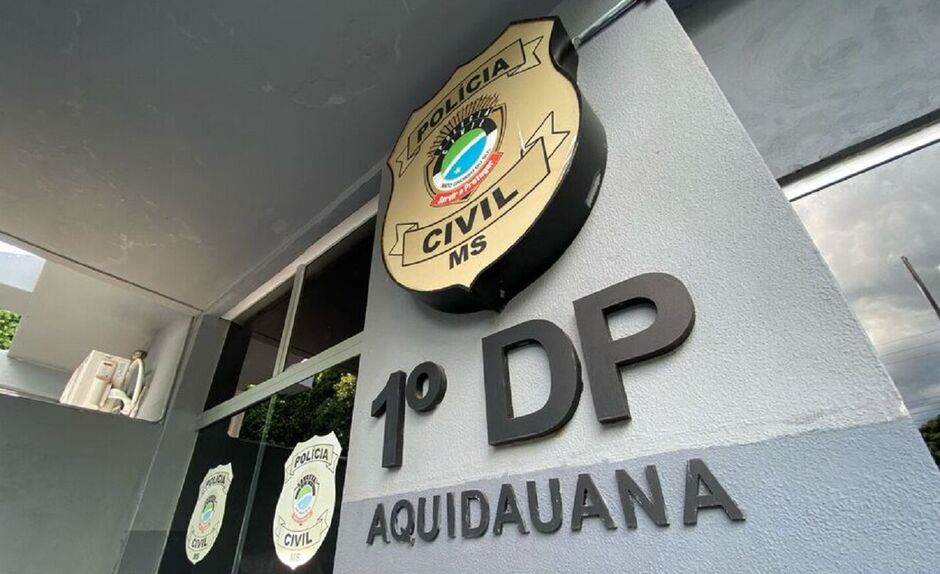 Chorando e sozinha: criança de 3 anos é encontrada em calçada e mobiliza moradores