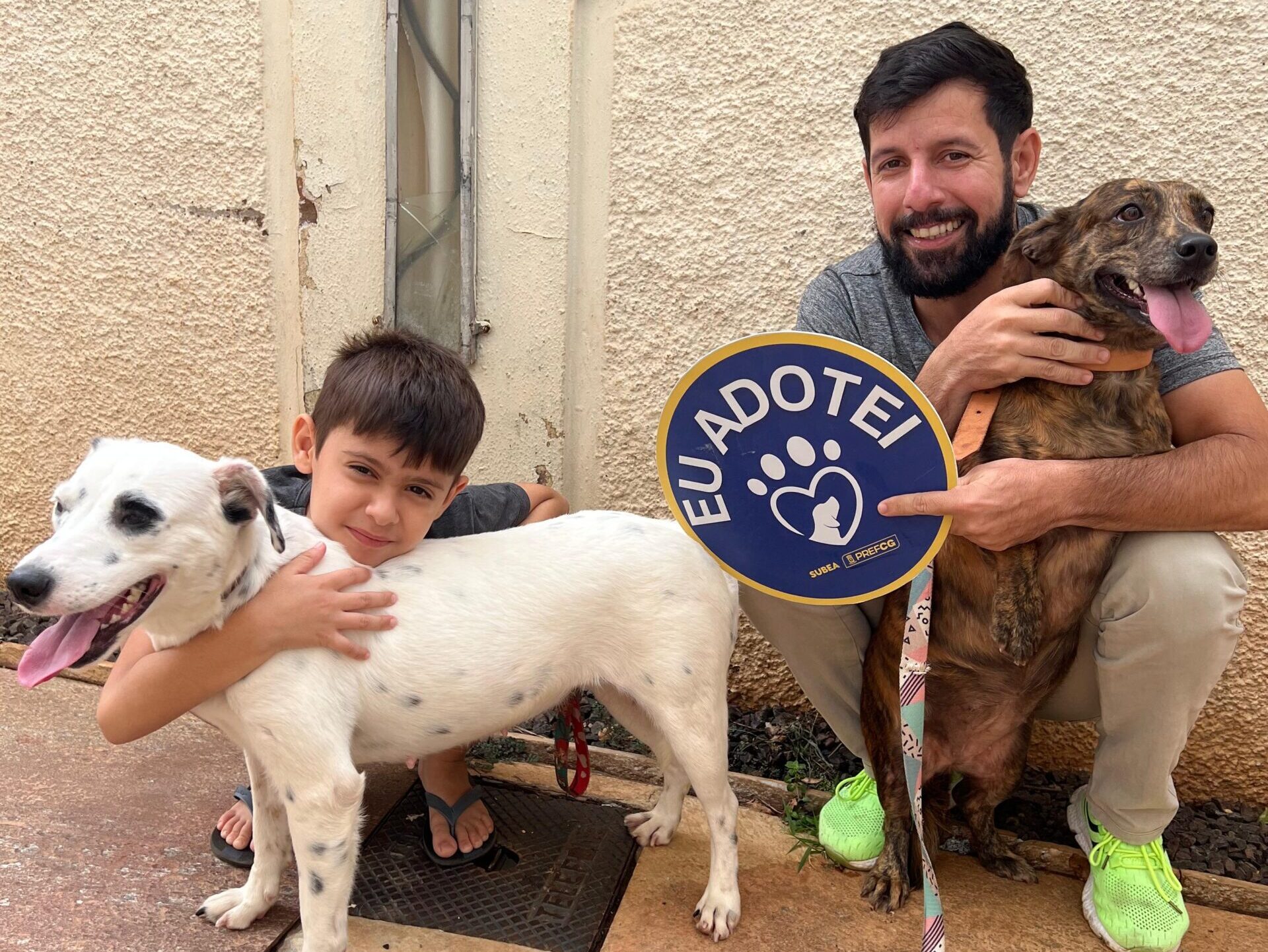 Prefeitura promove feira de adoção com cães resgatados de maus-tratos 