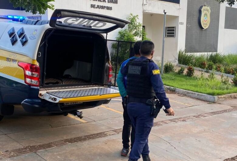 Suspeito de praticar atos obscenos e assediar funcionárias em obra é preso