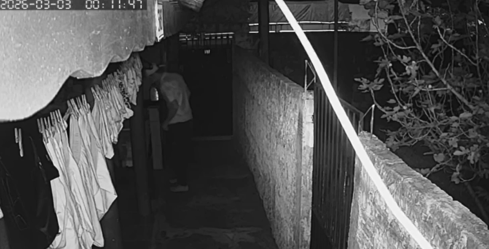 De tornozeleira, homem é preso após invadir casa e furtar caixa de ferramenta