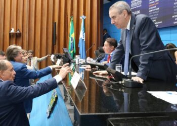 Ordem do Dia: Segurança digital para crianças e proposta sobre regularidade fiscal avançam na ALEMS