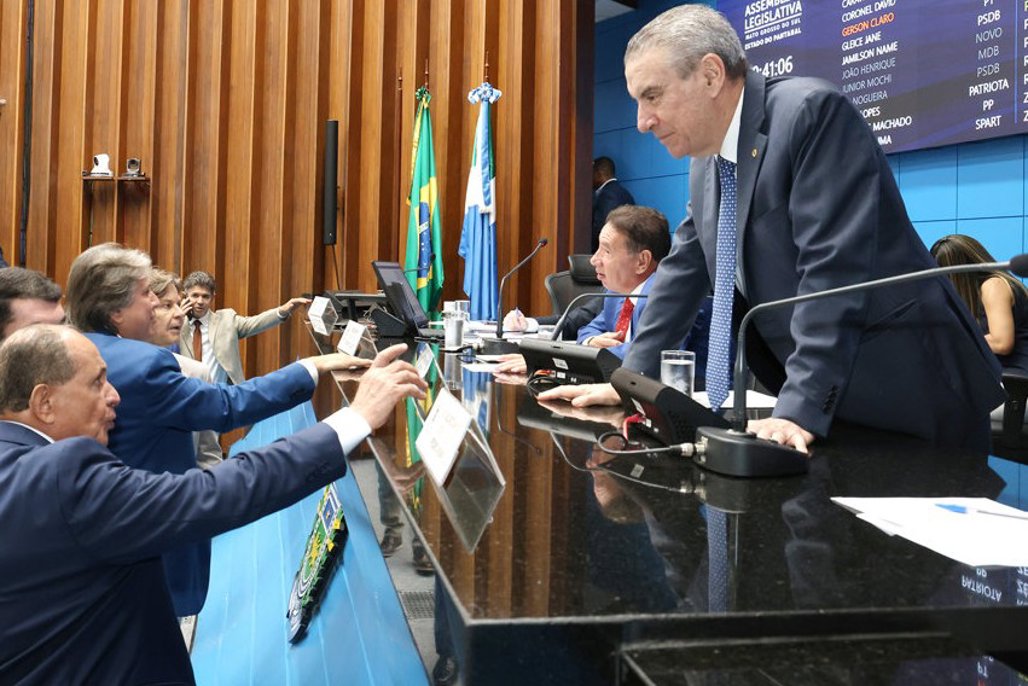 Ordem do Dia: Segurança digital para crianças e proposta sobre regularidade fiscal avançam na ALEMS