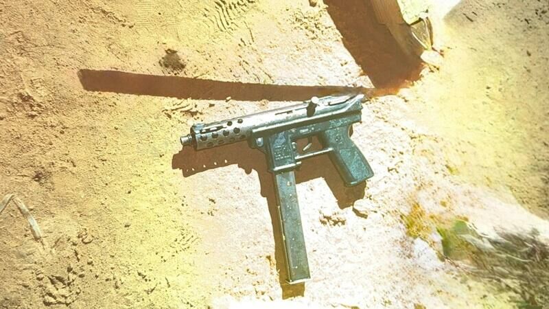 Suspeito de tentativa de homicídio é preso com submetralhadora e carro roubado