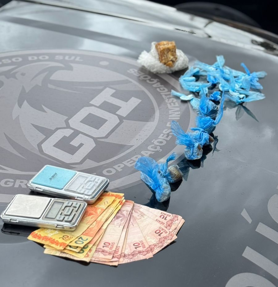 Adolescente é flagrada com drogas e levada à delegacia em Campo Grande