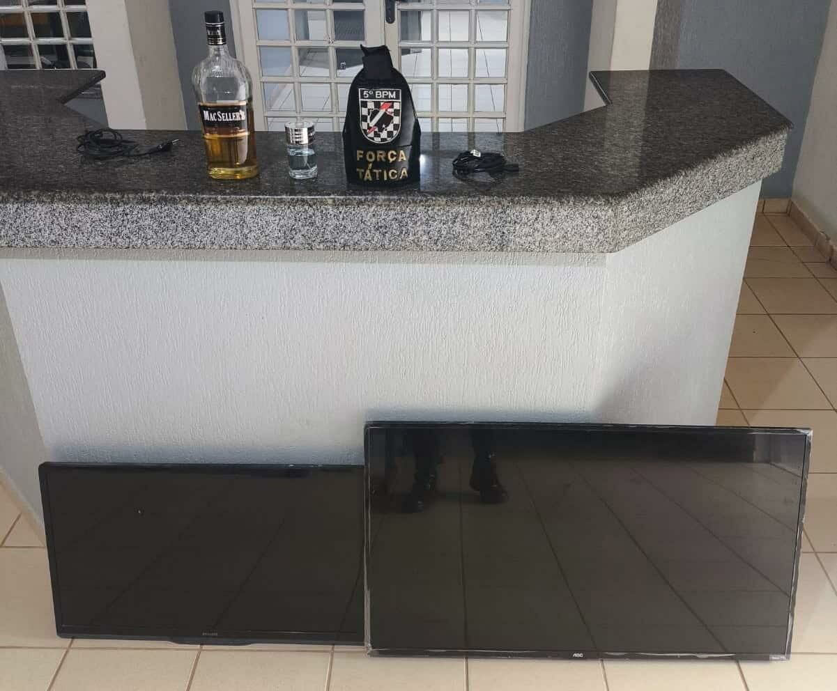 Suspeito é preso e objetos furtados são recuperados em menos de duas horas