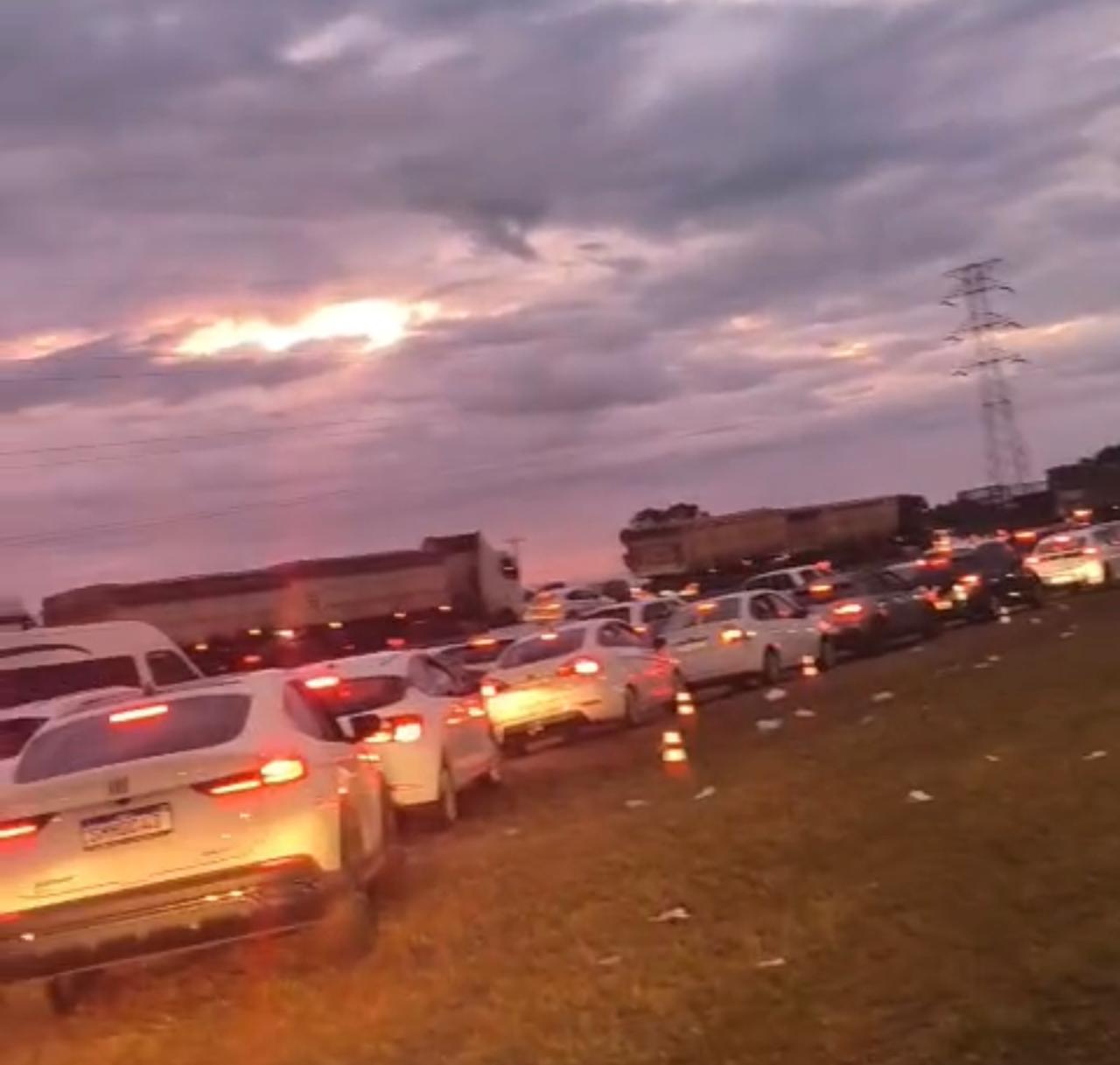 Show histórico, trânsito caótico: quem errou no Guns em Campo Grande?