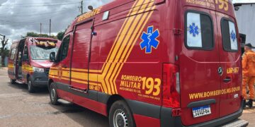 Homem é entubado após incêndio e resgate com parede quebrada