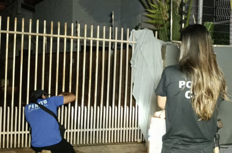 Homem morre após ficar com a cabeça presa em portão em Dourados