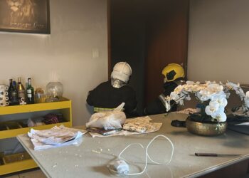 Fogo em ar-condicionado provoca princípio de incêndio em apartamento