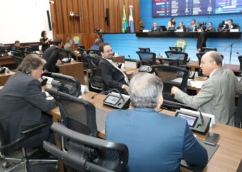 Deputados votam em 2ª discussão campanha contra adultização de crianças nas redes sociais Deputados votam em 2ª discussão campanha contra adultização de crianças nas redes sociais