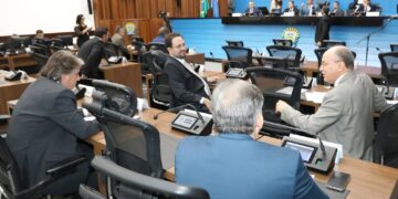 Deputados votam em 2ª discussão campanha contra adultização de crianças nas redes sociais