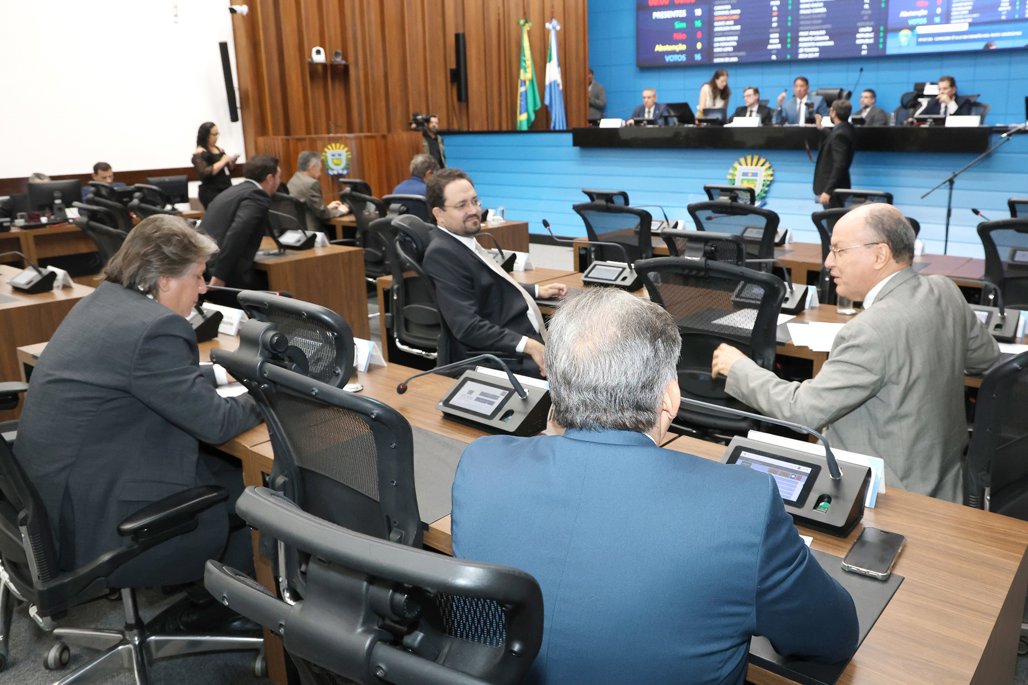 Deputados votam em 2ª discussão campanha contra adultização de crianças nas redes sociais