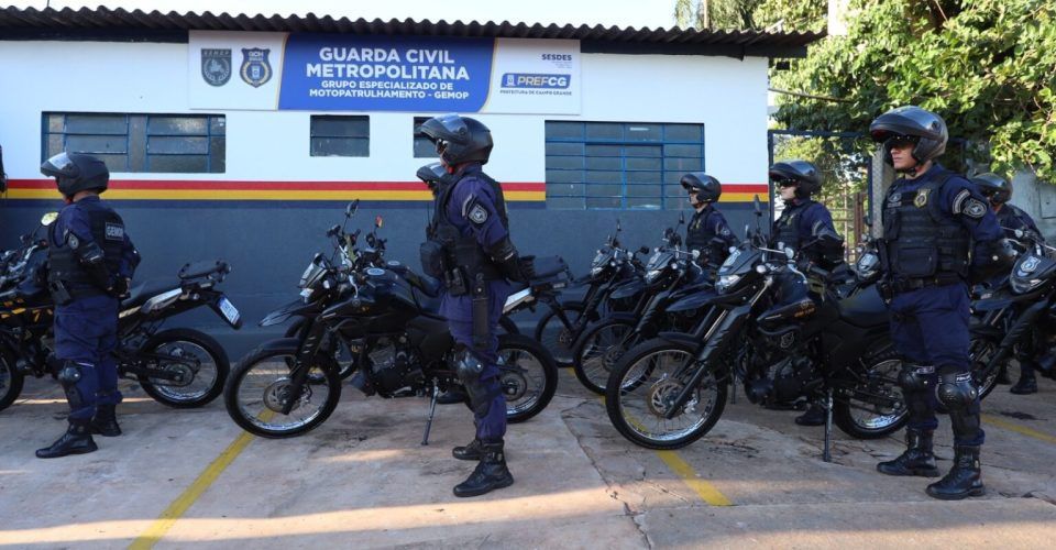 GCMs salvam a vida  de menino de 2 anos que se afogou em piscina