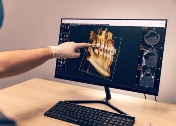 Menos dor: implante em cerâmica e cirurgia sem cortes é opção em clínica da Capital