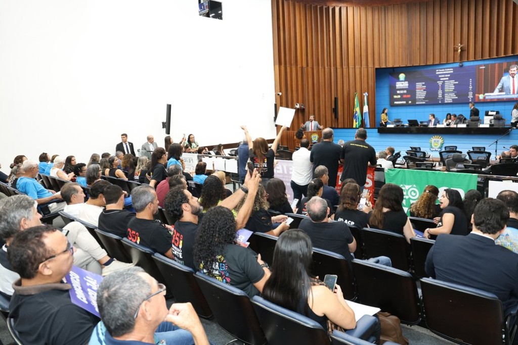 CCJR aprova sete projetos