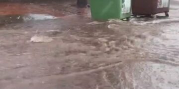 Temporal com ventos fortes causa alagamentos e granizo em São Gabriel do Oeste