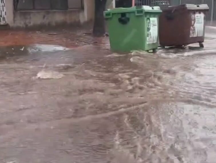 Temporal com ventos fortes causa alagamentos e granizo em São Gabriel do Oeste
