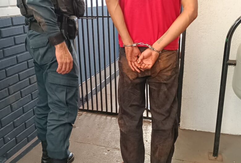 Menina é derrubada no chão e estuprada ao voltar da escola