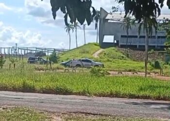 Corpo com sinais de violência é encontrado no hipódromo no Paulo Coelho Corpo com sinais de violência é encontrado no hipódromo no Paulo Coelho