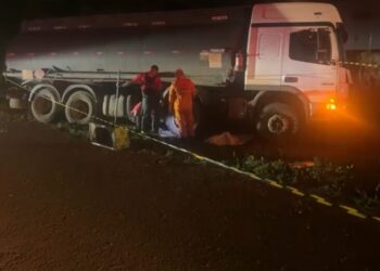 Tragédia na BR-262: jovem morre ao bater moto de frente com caminhão