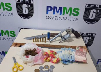 Homem é preso com arma raspada e drogas