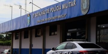 Suspeito atira contra viatura durante perseguição e é preso