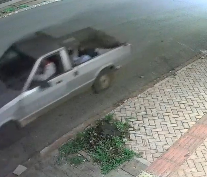 Nem o leão escapou: estátua é levada de hamburgueria “famosa” de CG