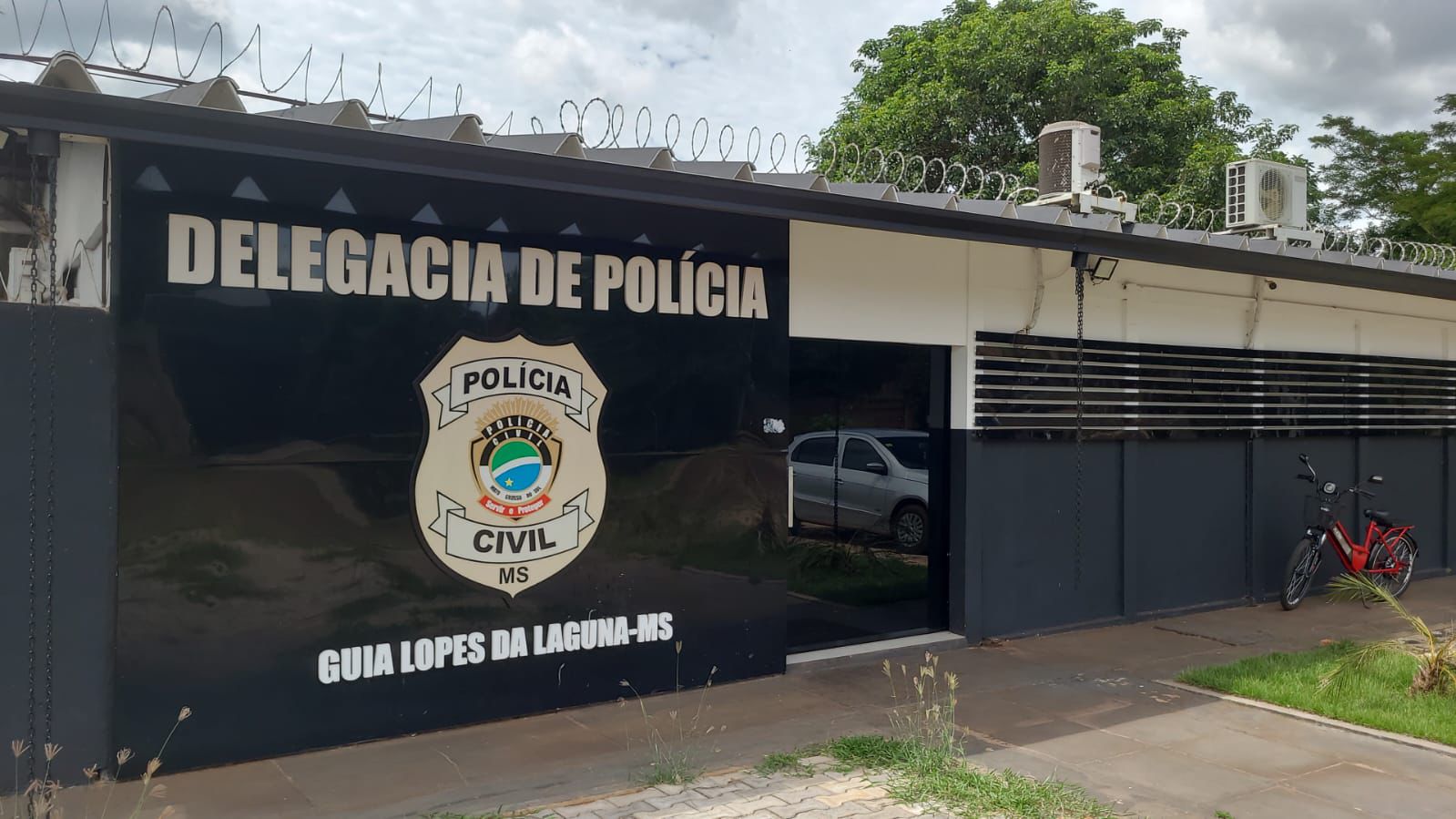Ataque com machado deixa homem em estado grave e mulher é presa em flagrante