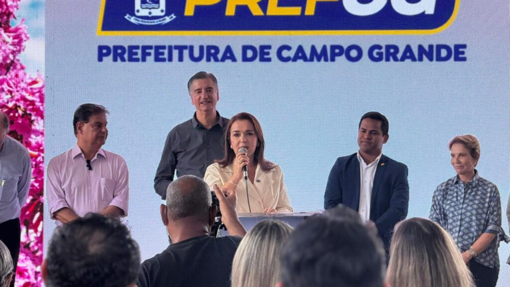 Prefeitura assina maior investimento em pavimentação e drenagem da última década Prefeitura assina maior investimento em pavimentação e drenagem da última década