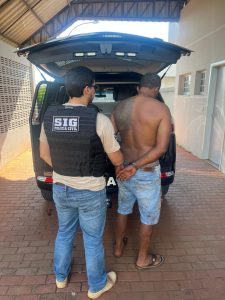 Homem invade bar, atira contra cliente, erra alvo e é preso horas depois