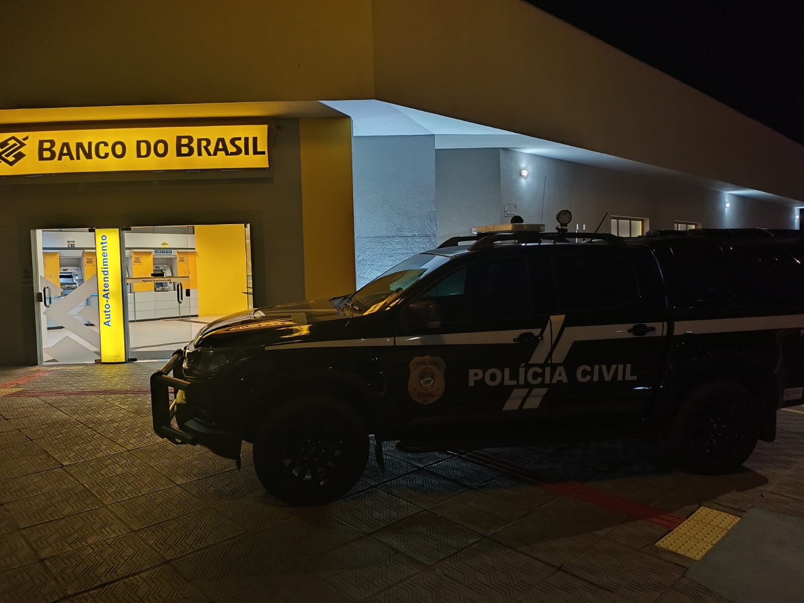 Plano frustrado: alarme dispara e criminosos abandonam tentativa de furto em agência bancária