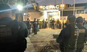 Operação prende três suspeitos e mira homicídios e tentativas de feminicídio no município