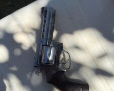 Entregador é rendido por trio armado e tem pizza e dinheiro levados em assalto