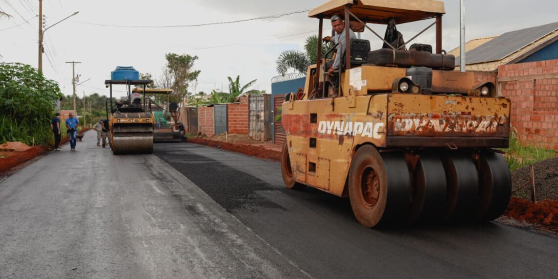 Prefeitura assina liberação de R$ 136 milhões para asfalto em 28 bairros