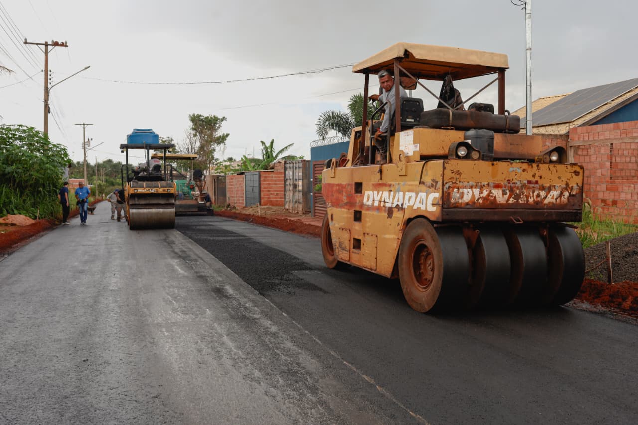 Prefeitura assina liberação de R$ 136 milhões para asfalto em 28 bairros