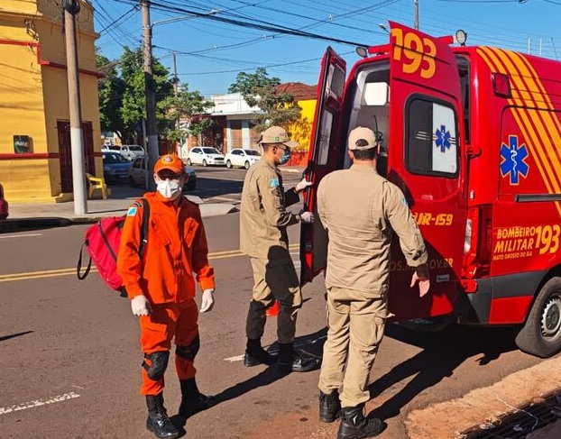 Atropelamento no centro deixa jovem ferida durante expediente de trabalho