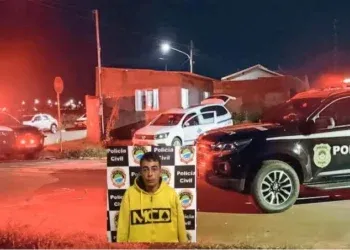 Homem é morto com facadas no pescoço dentro de casa