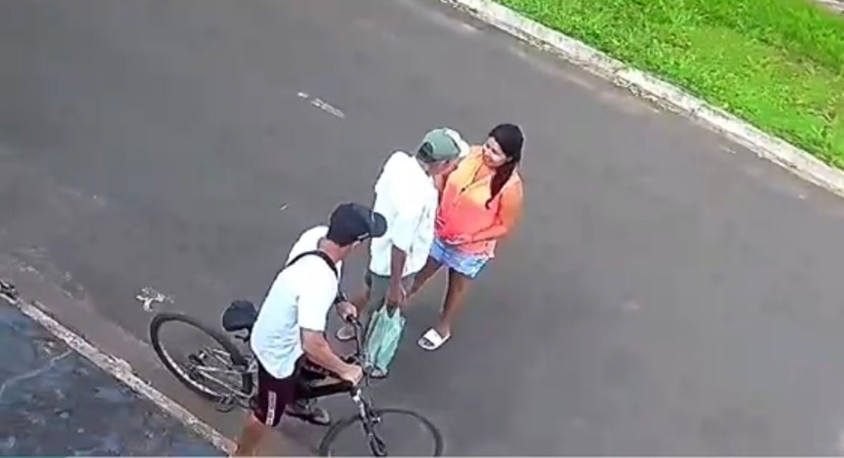 Após sair do supermercado, idoso é agredido e tem alimentos roubados