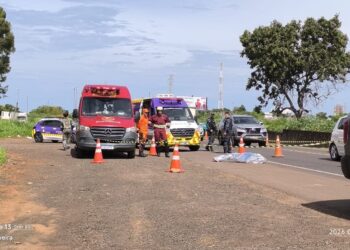 Caiu, foi empurrada ou o quê? Arquiteta morre ao “cair” de caminhonete e ser atropelada pelo marido