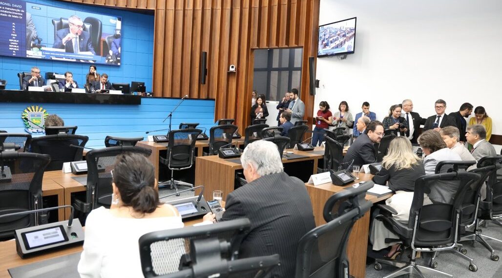 Ordem do Dia: Deputados aprovam 3 matérias e PL sobre contratos de serviços segue para 2ª votação