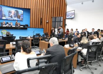 Ordem do Dia: Deputados aprovam 3 matérias e PL sobre contratos de serviços segue para 2ª votação Ordem do Dia: Deputados aprovam 3 matérias e PL sobre contratos de serviços segue para 2ª votação