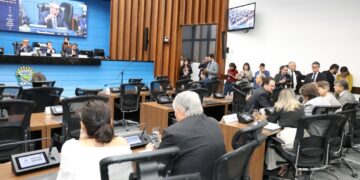 Ordem do Dia: Deputados aprovam 3 matérias e PL sobre contratos de serviços segue para 2ª votação