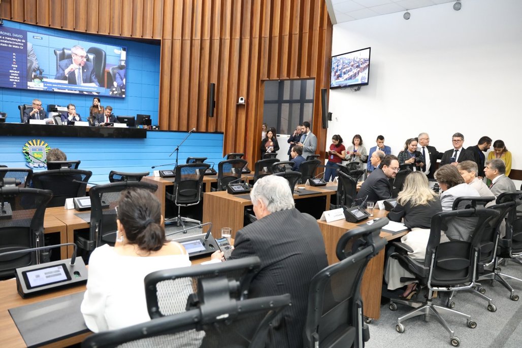 Ordem do Dia: Deputados aprovam 3 matérias e PL sobre contratos de serviços segue para 2ª votação