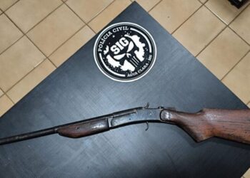 Homem é preso com espingarda após ameaçar matar a ex