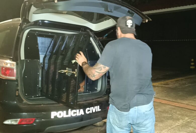 Homem que esfaqueou desafeto por dívida de roupas e dinheiro é preso