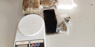 Suspeito é preso com drogas e moto usada em entregas no bairro Panamá