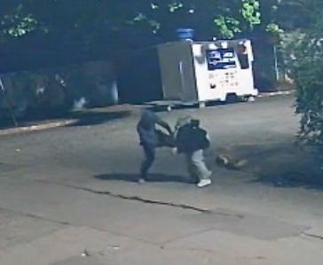 Vídeo: Ex não aceita fim do relacionamento, arma emboscada e tenta matar jovem a facadas em Campo Grande