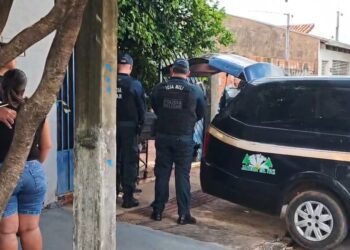 Vizinhos acusam companheiro de assassinar subtenente em Campo Grande e protestam contra suspeito