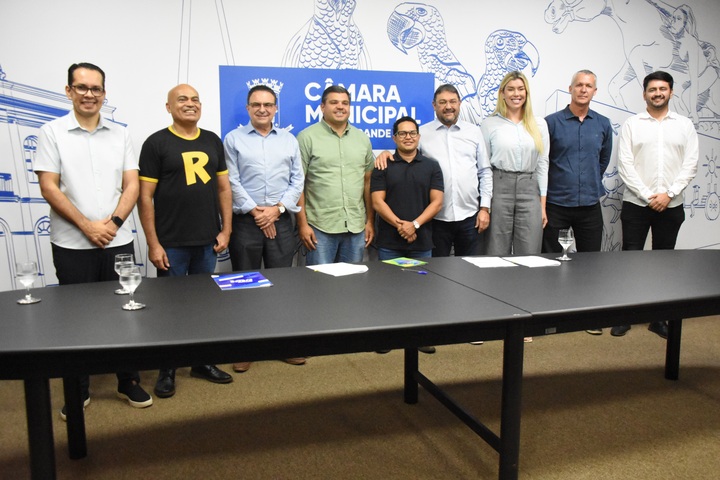 Fiems e Câmara firmam convênio que oferece desconto na conta de luz dos servidores