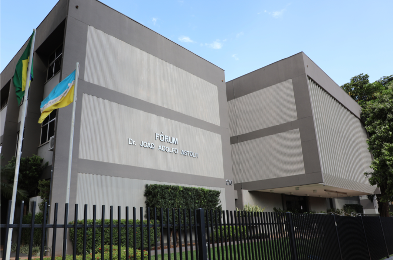 Mulher que esfaqueou marido após agressão é solta pela Justiça